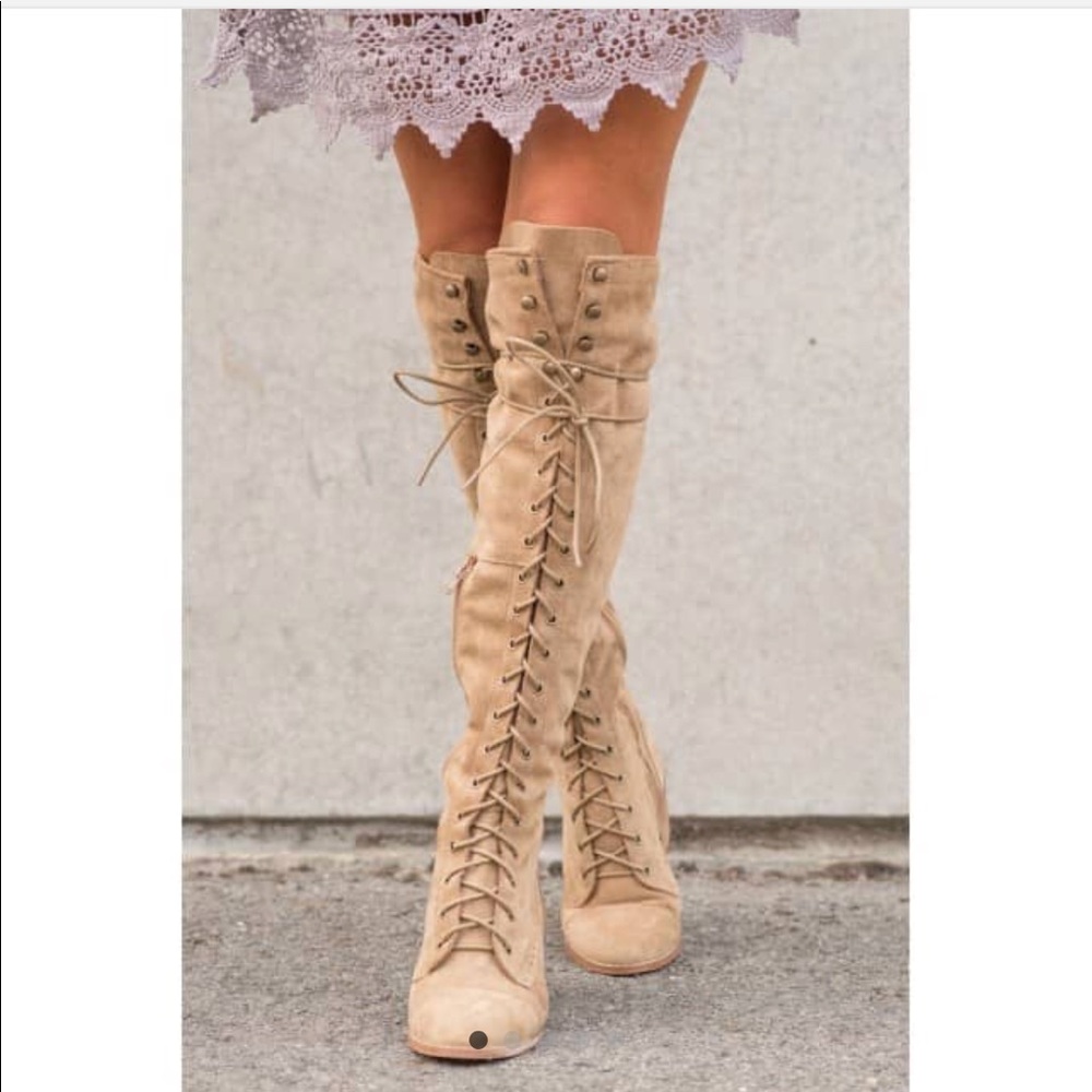 Suede lace-up boots. Size 8.